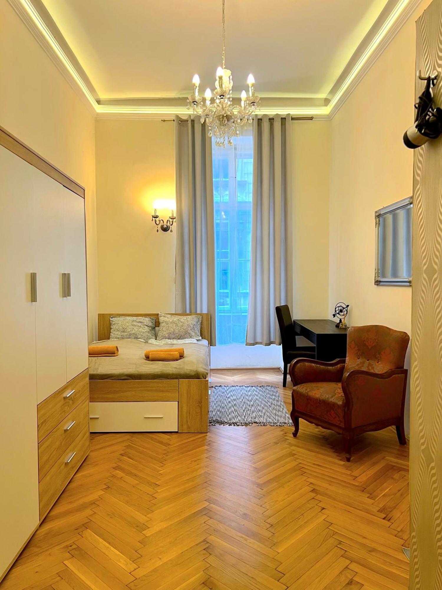 Best Of Guest House By Small Home Budapest Bagian luar foto