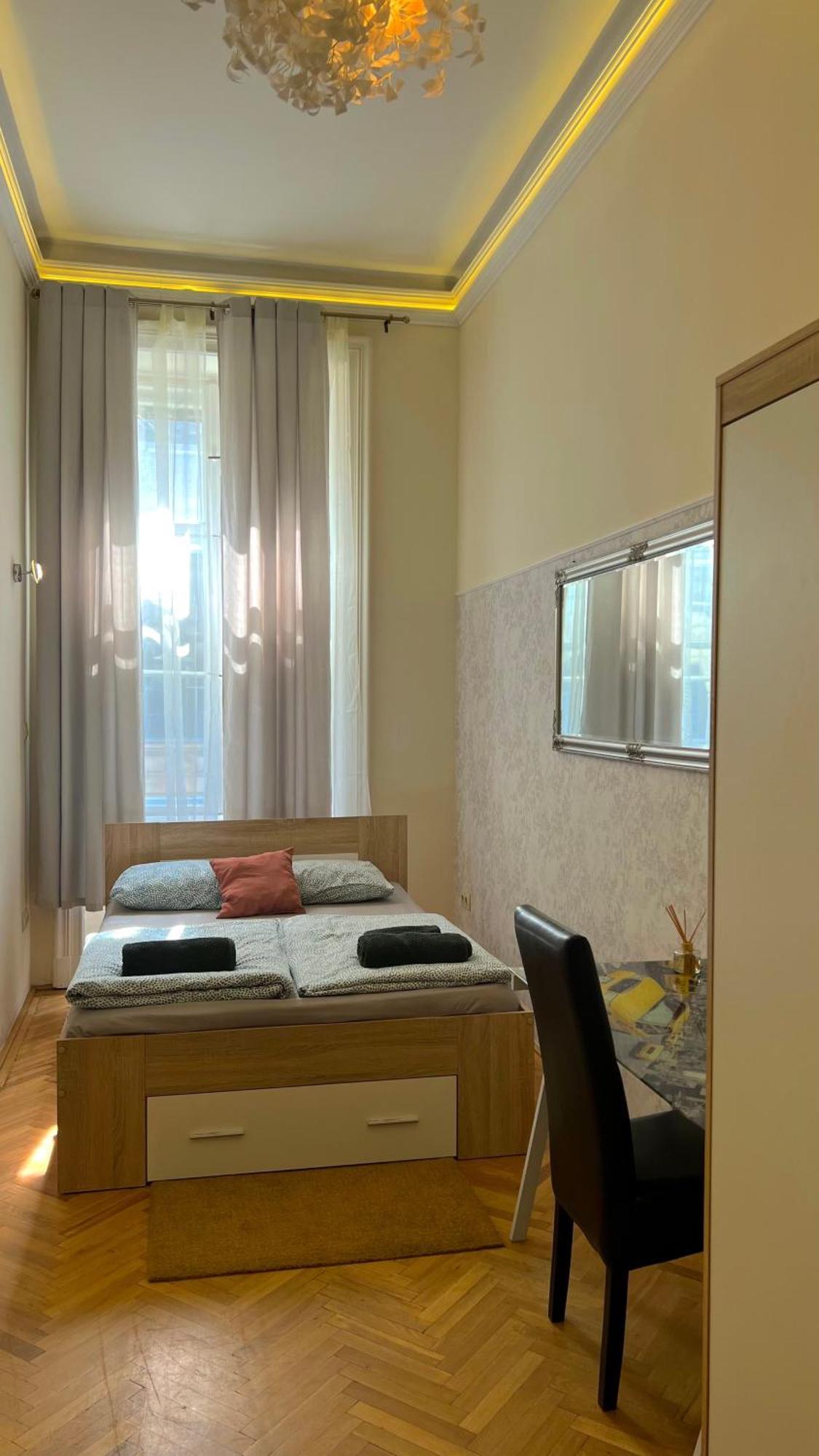 Best Of Guest House By Small Home Budapest Bagian luar foto