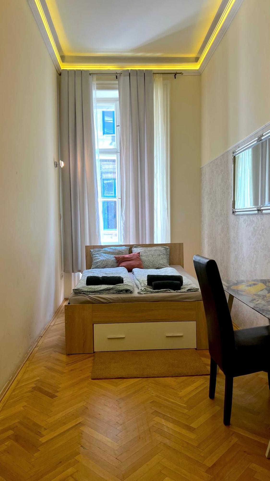 Best Of Guest House By Small Home Budapest Bagian luar foto